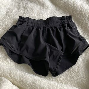 Lululemon black hotty hot short (2.5 in inseam)